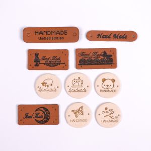 Műbőr címkék Handmade fehér/barna mix - 10 db-os csomagolásban